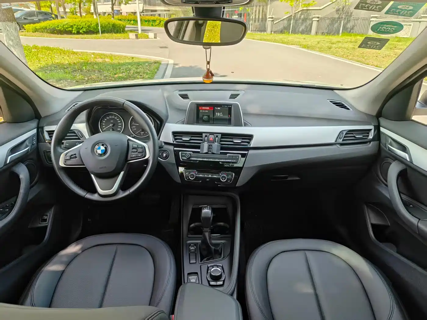 BMW X1 2018 sDrive20Li Leading Model фото 9