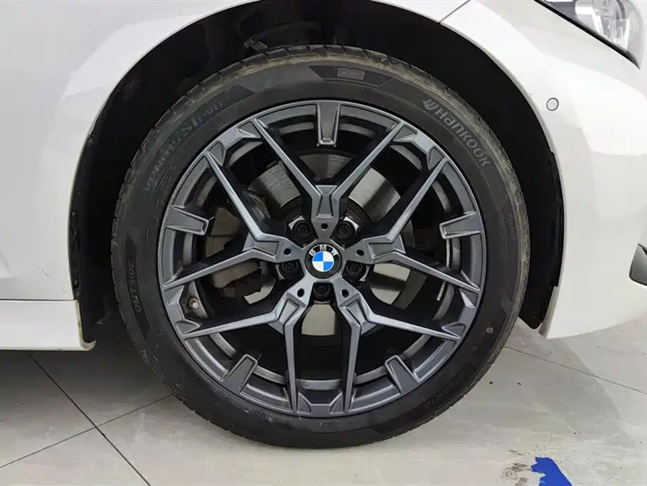 BMW 3 Series 2025 330Li M Sport Night Edition фото 6