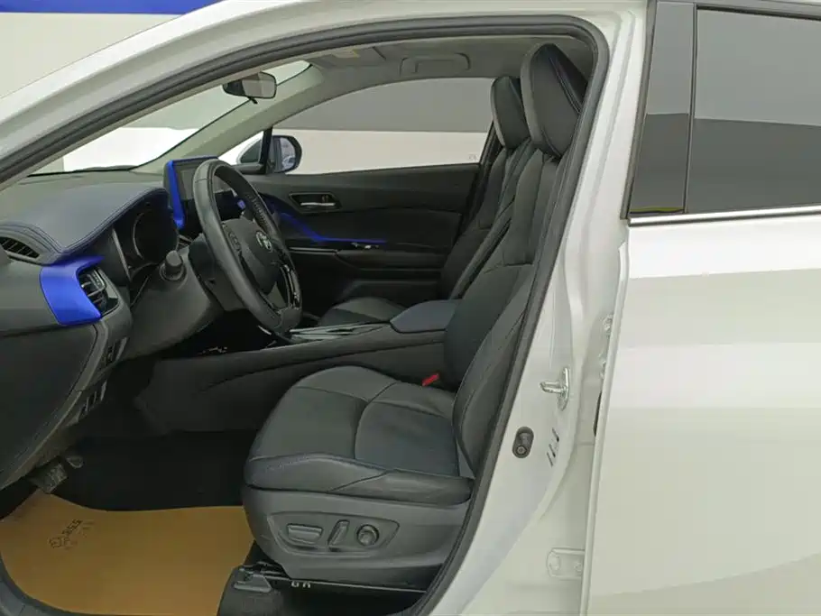 Toyota C-HR 2021 2.0L Luxury Edition фото 9