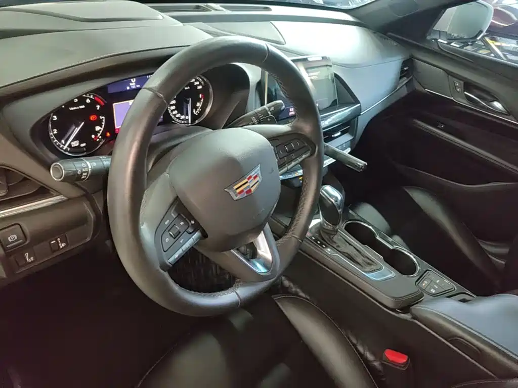 Cadillac CT4 2022 2022 28T Fashion Style