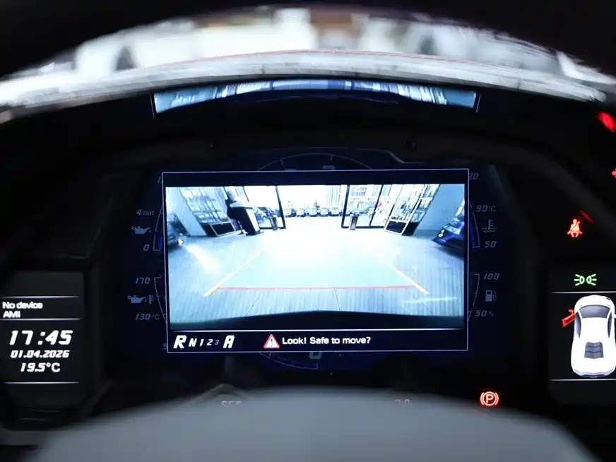 LAMBORGHINI AVENTADOR