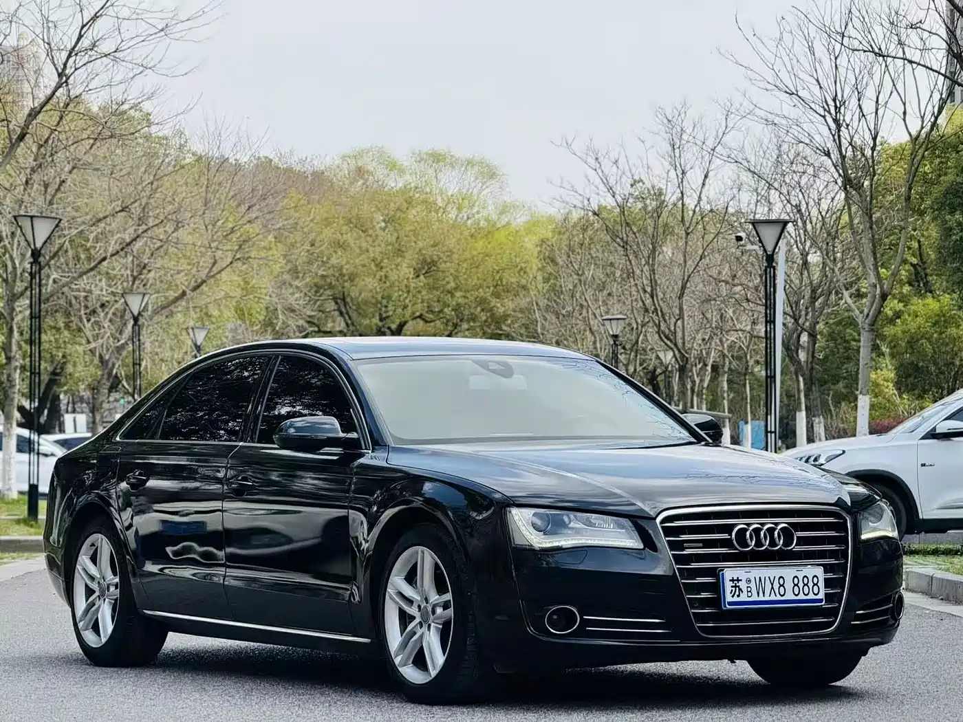 Фото 3 - Audi A8