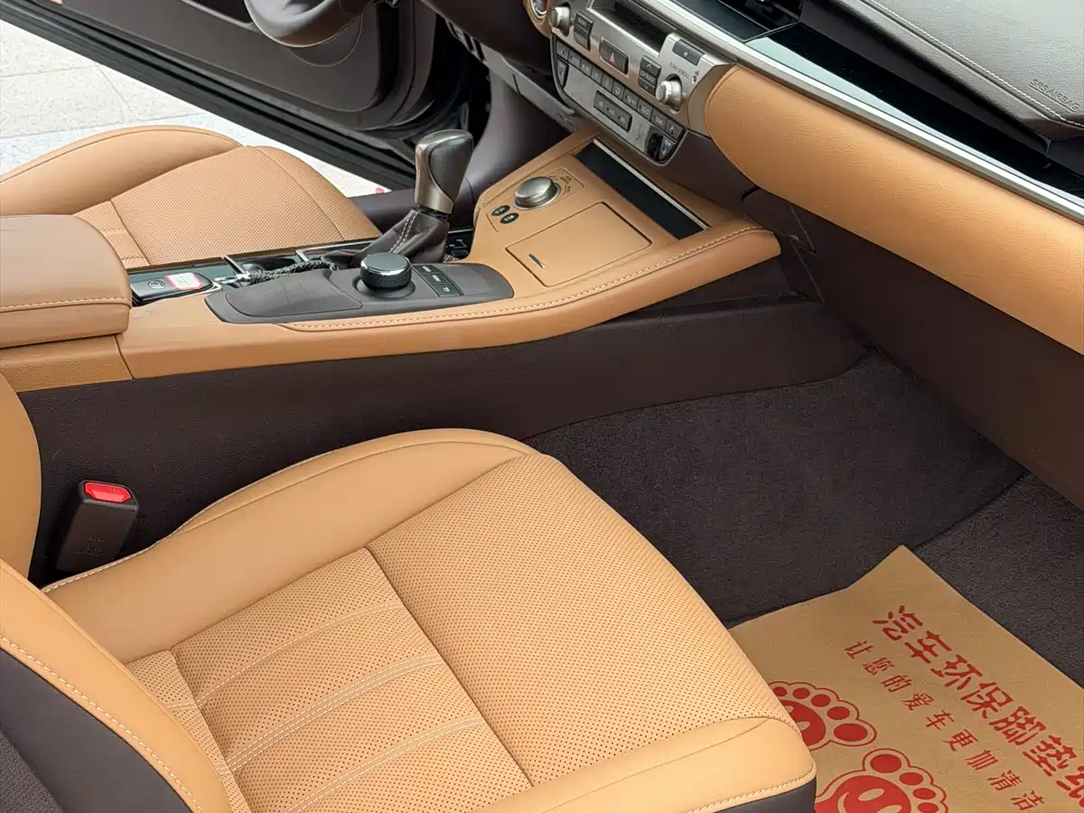 Lexus ES 2015 200 Elite Edition фото 18