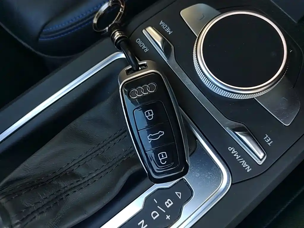 AUDI Q2L E-TRON