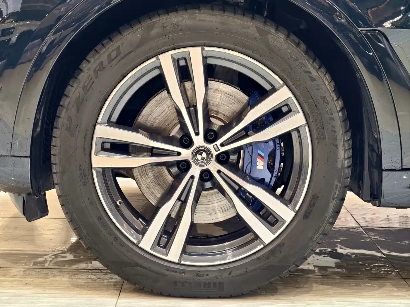 BMW X7 2023 xDrive40i Exclusive M Sport Package фото 25