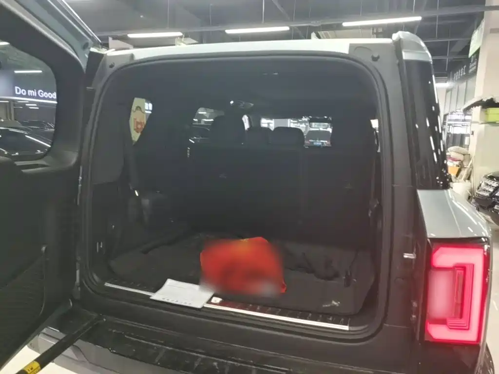 Fang Cheng Bao Leopard 8 2025 2025 Zhiyong Flagship 7-Seater