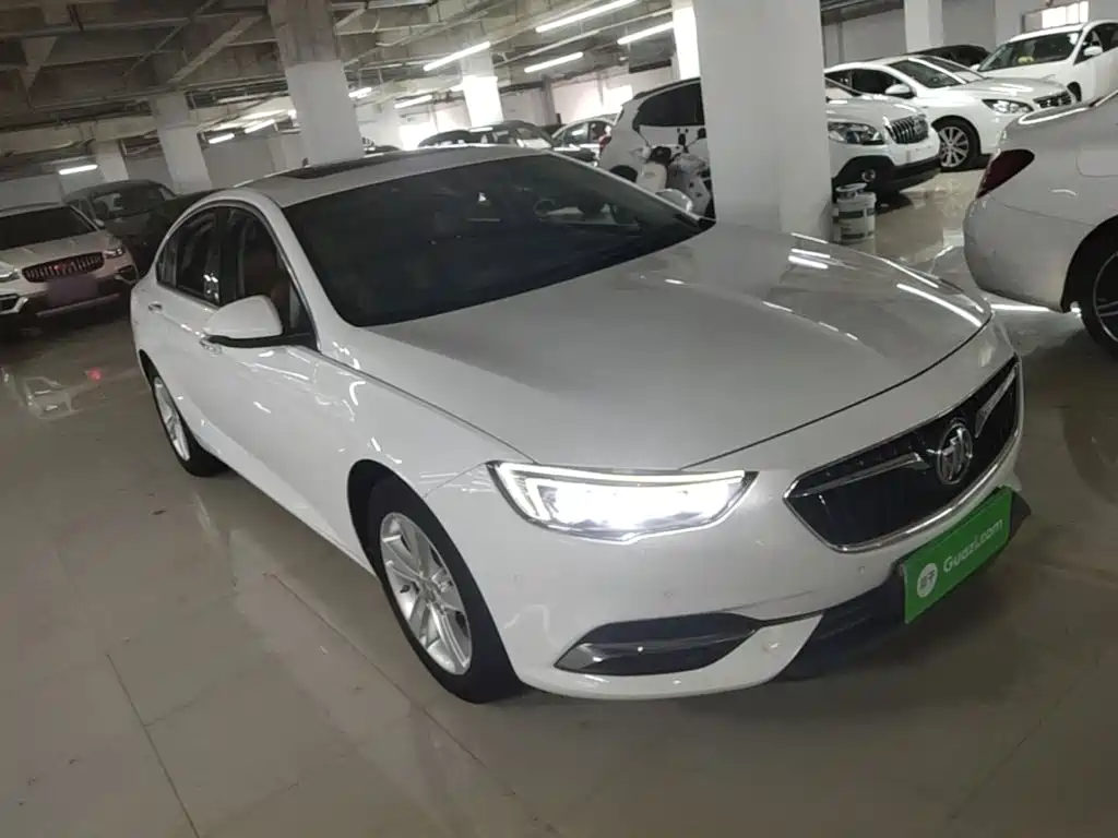 Photo 4 - Buick Regal