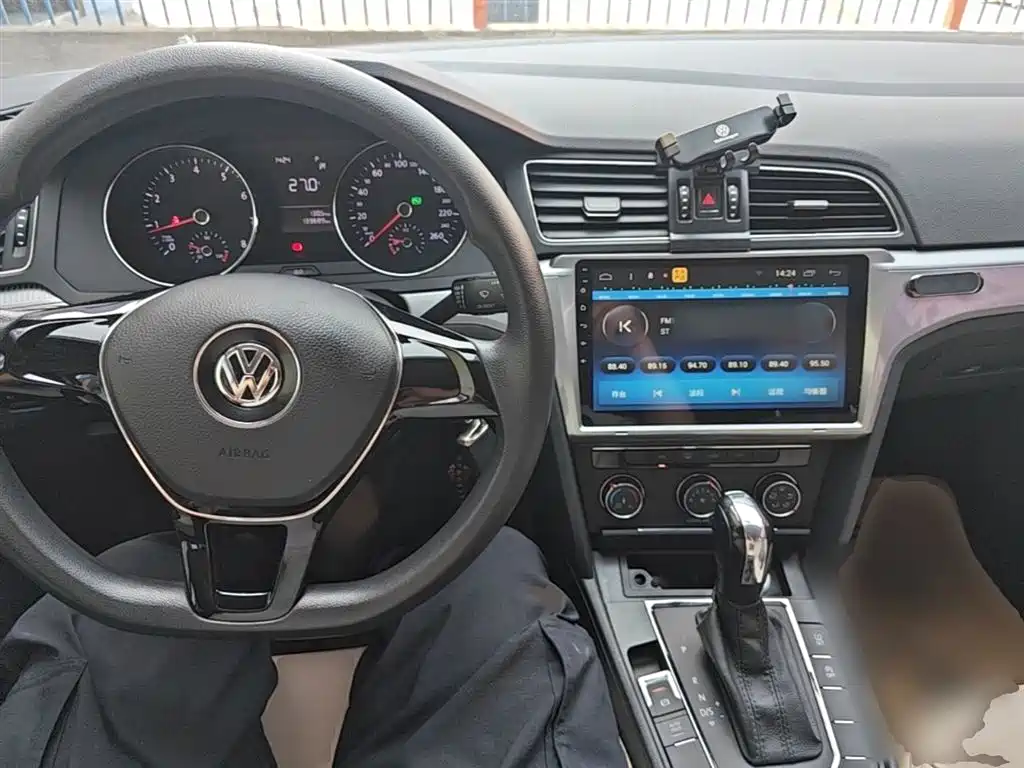 Volkswagen Lamando 2017 230TSI DSG Trend Edition фото 10