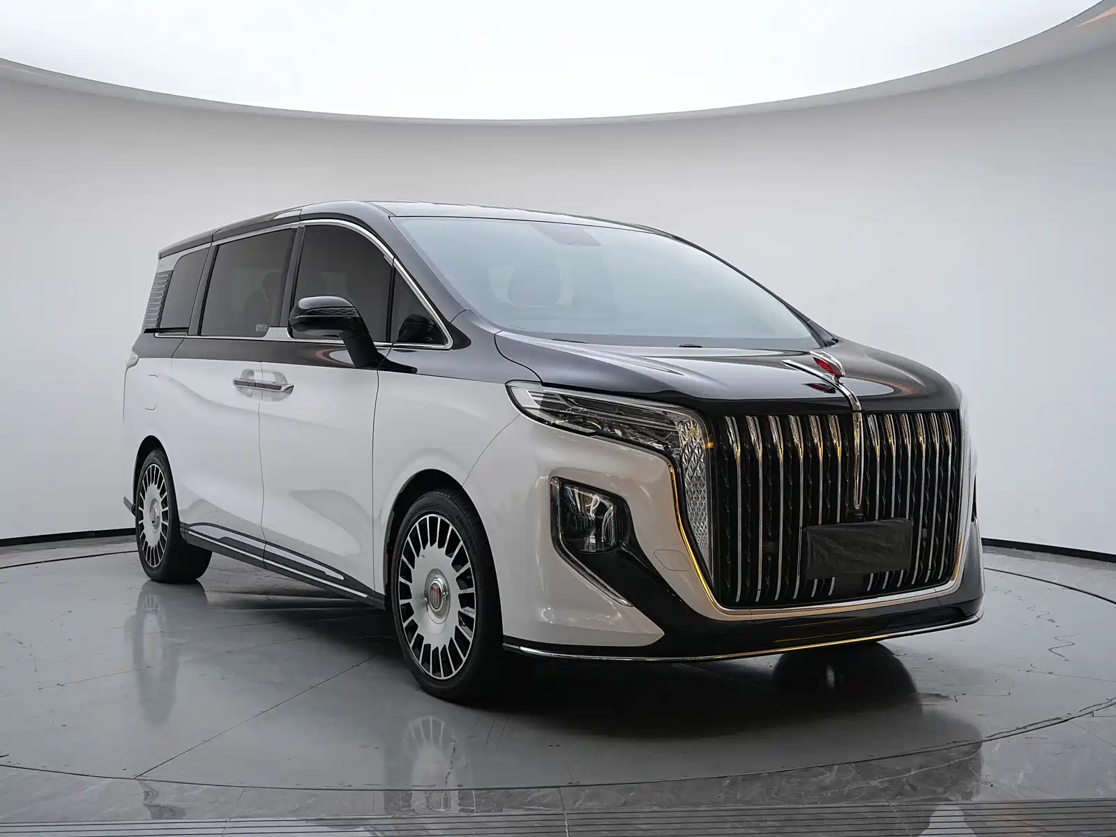 Фото 3 - Hongqi HQ9