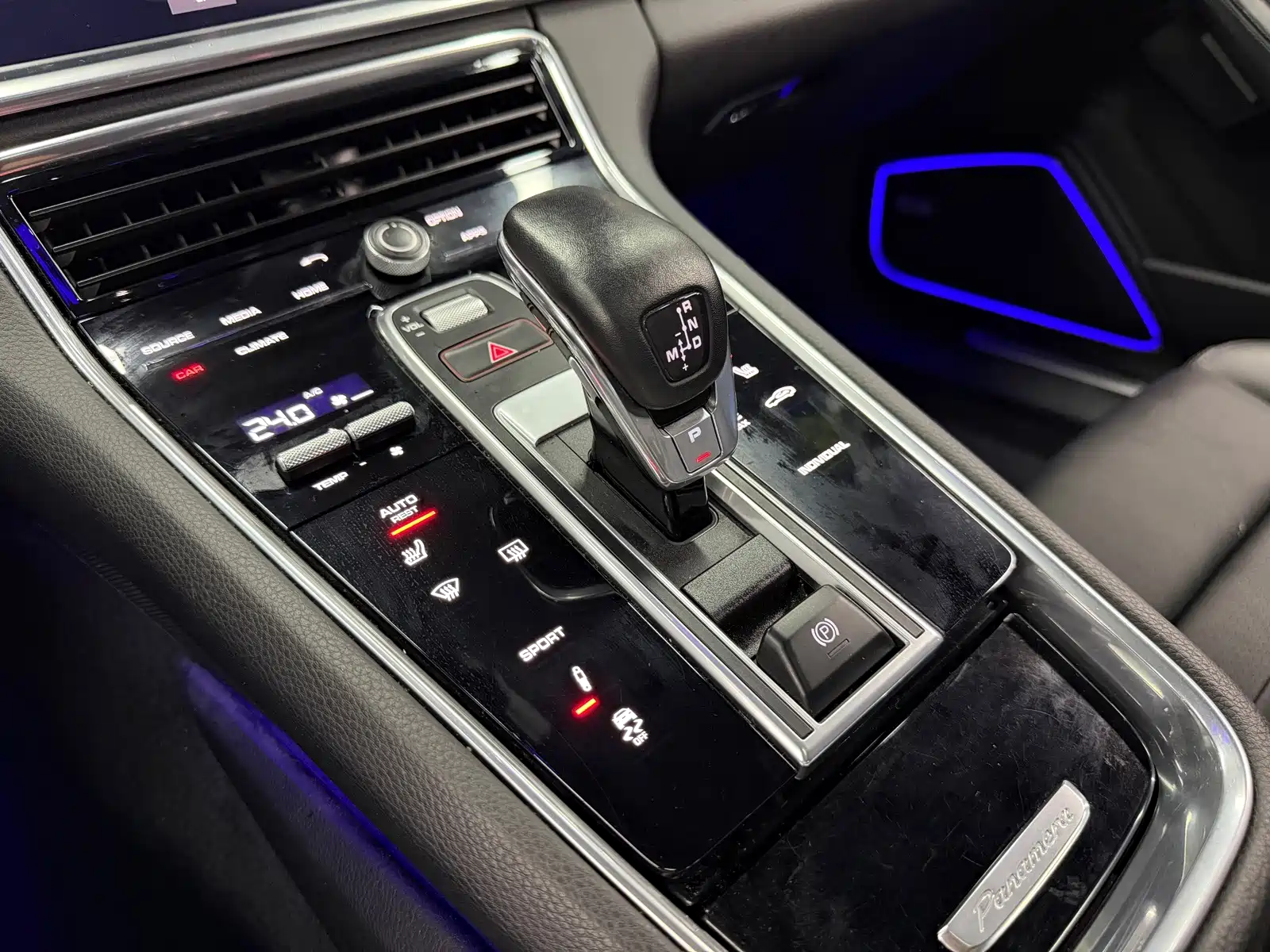 Фото 18 - Porsche Panamera