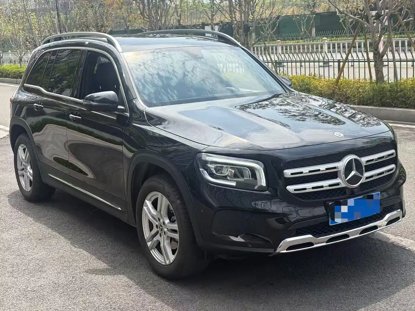 MERCEDES-BENZ GLB