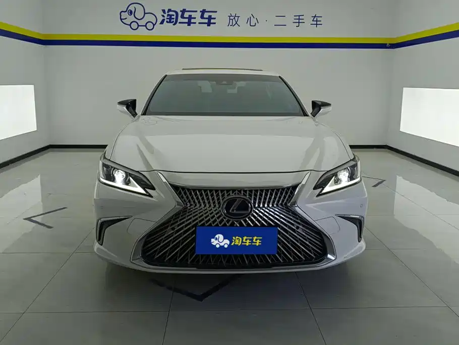 Фото 2 - Lexus ES