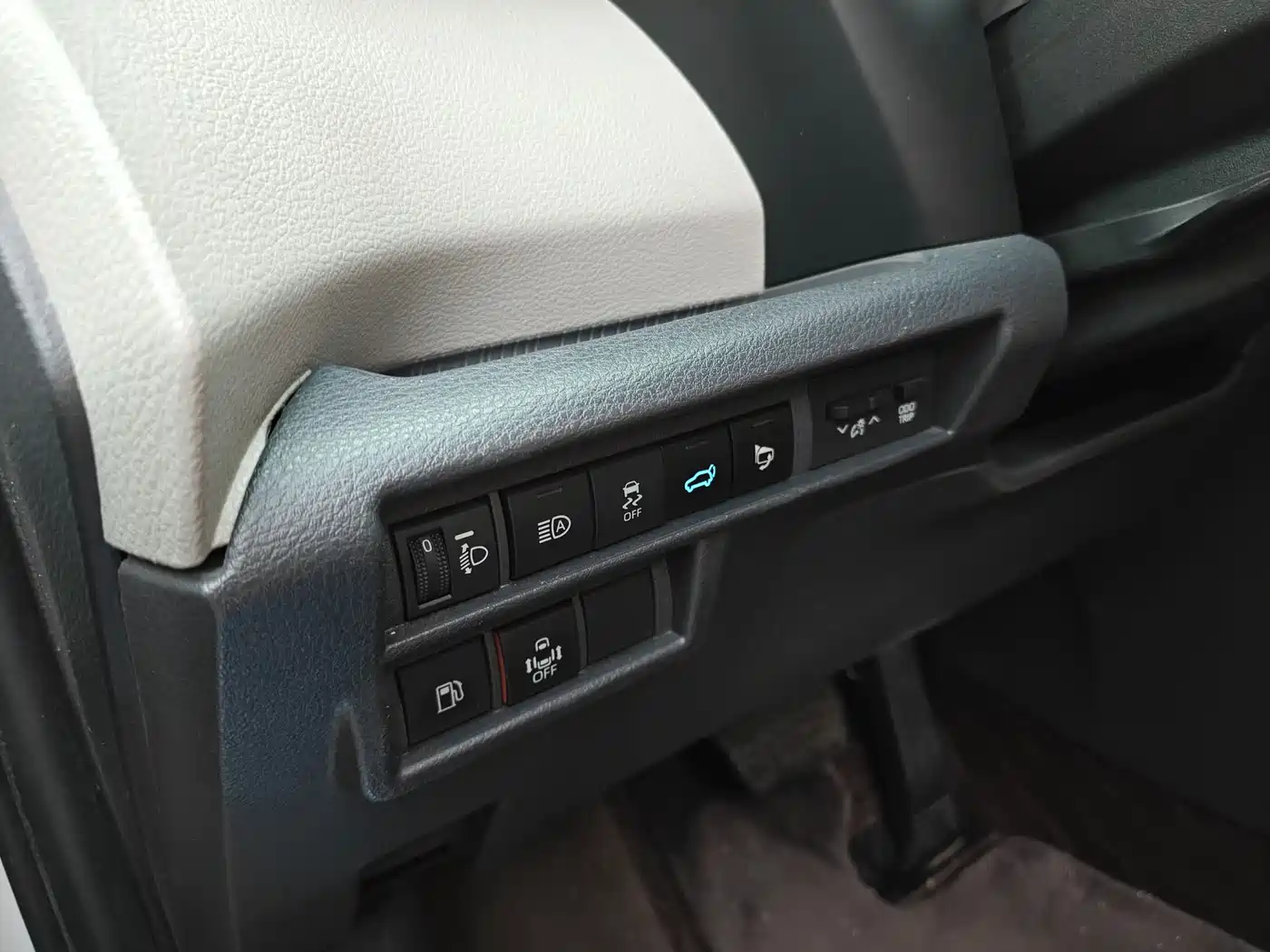 Toyota Sienna 2023 2.5L Hybrid Luxury Edition фото 12
