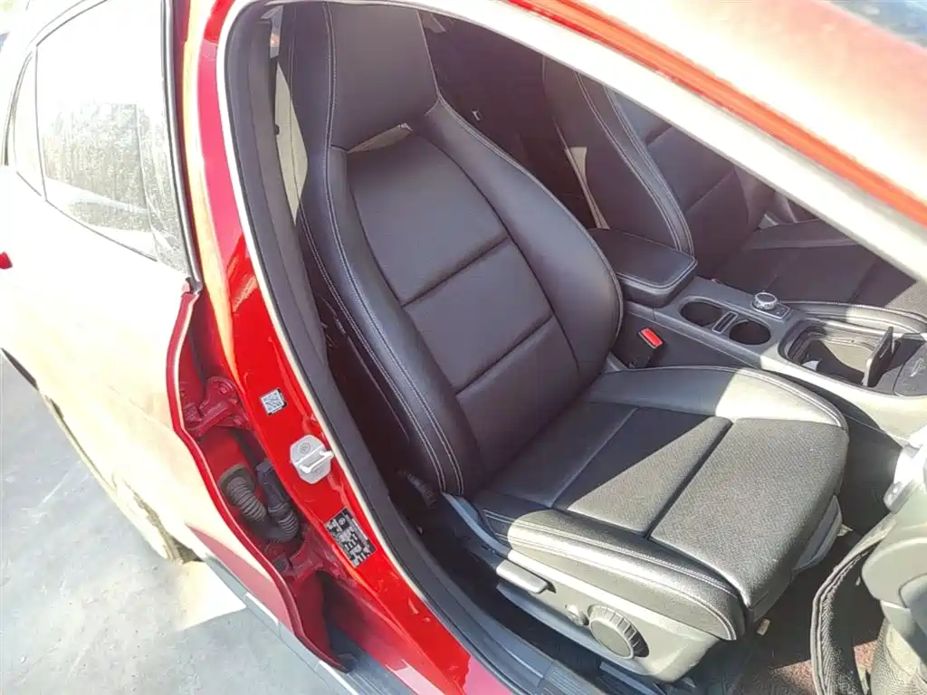 Mercedes-Benz GLA 2016 GLA 200 Dynamic фото 25