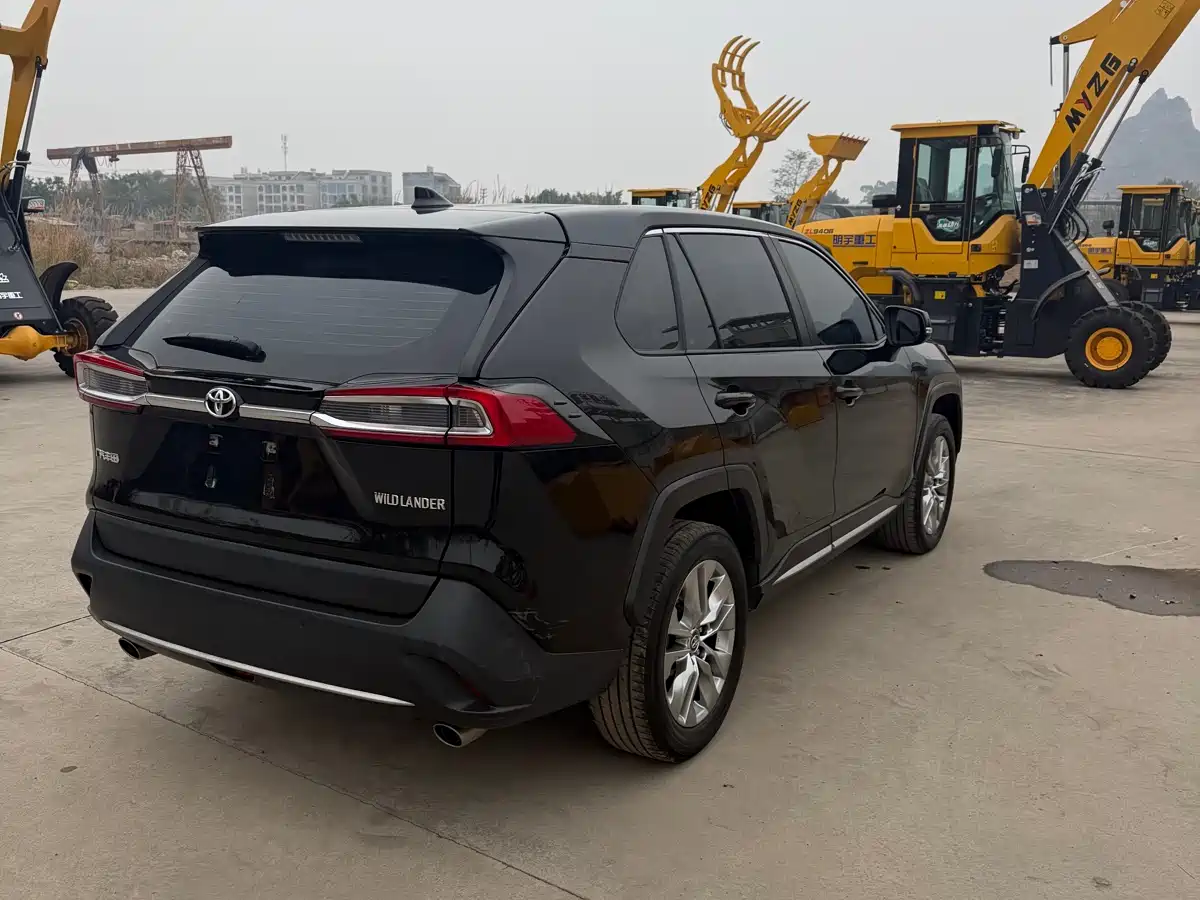 Toyota Wildlander 2022 2.0L CVT FWD Luxury Edition фото 4