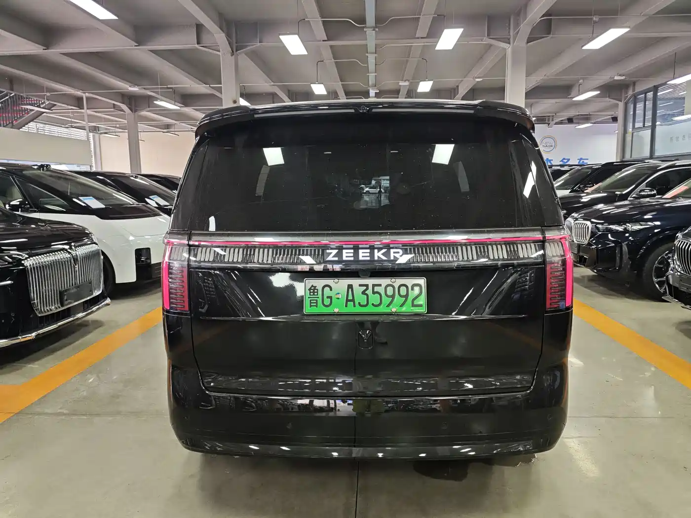 ZEEKR 009 2026 2024 6-seat Executive AWD 108kWh