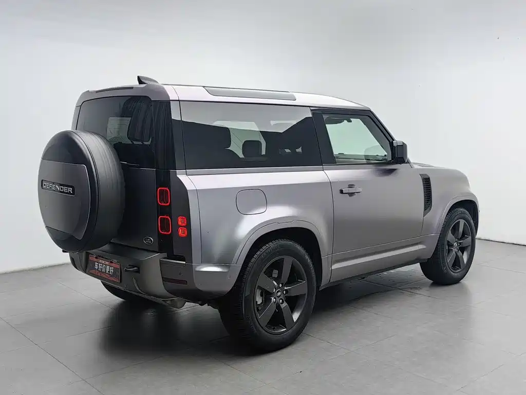 Photo 2 - Land Rover Defender