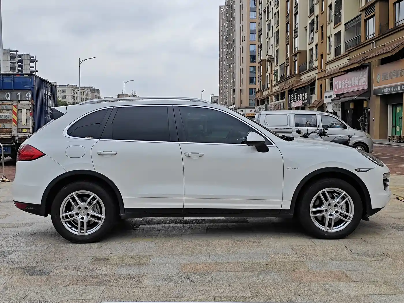 Photo 7 - Porsche Cayenne