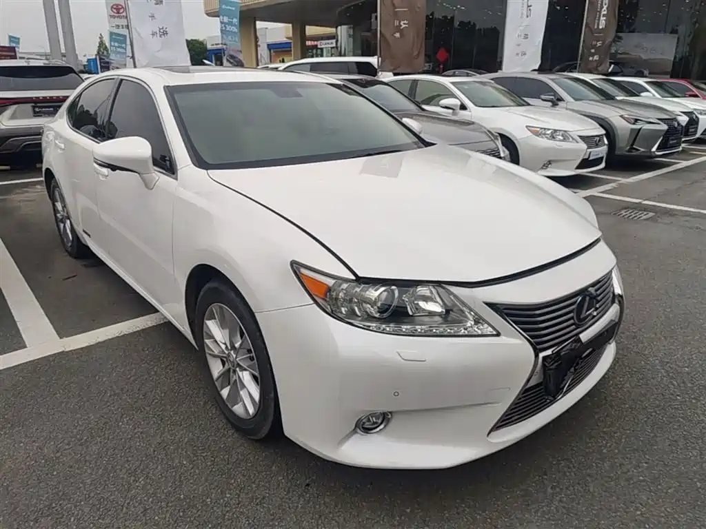 Lexus ES 2013 300h Elite Edition фото 4