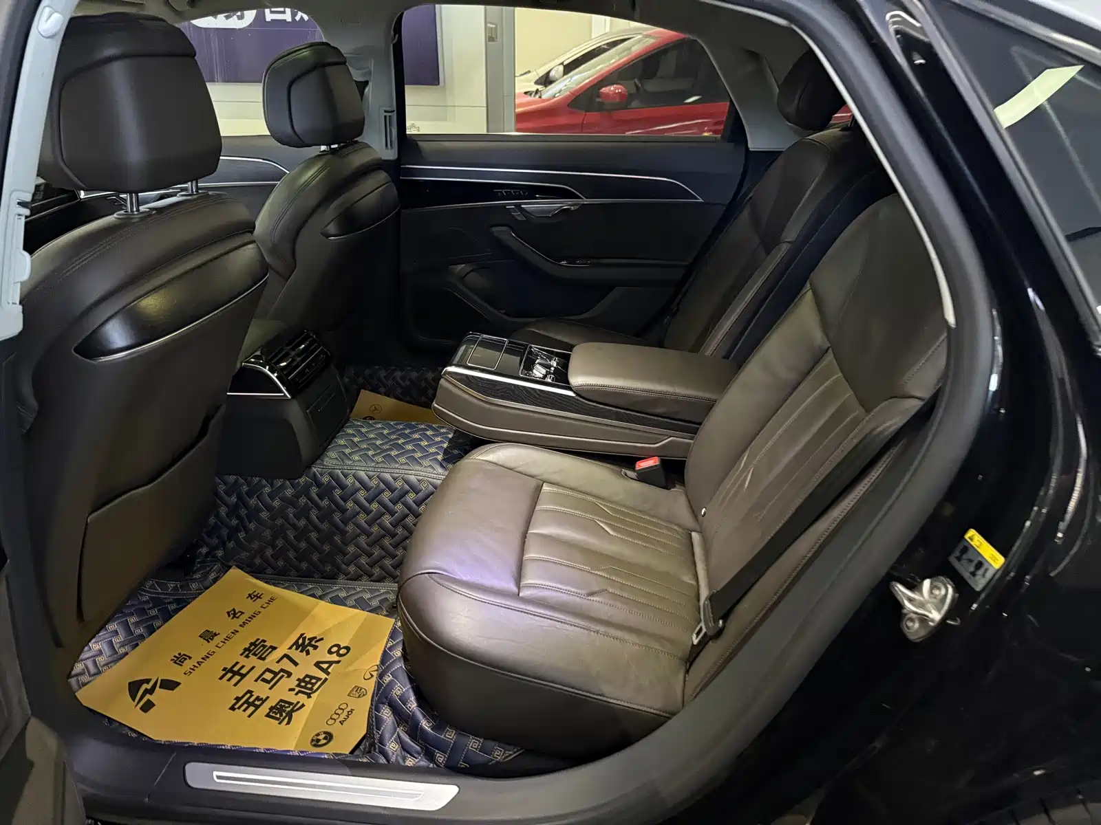 Фото 7 - Audi A8