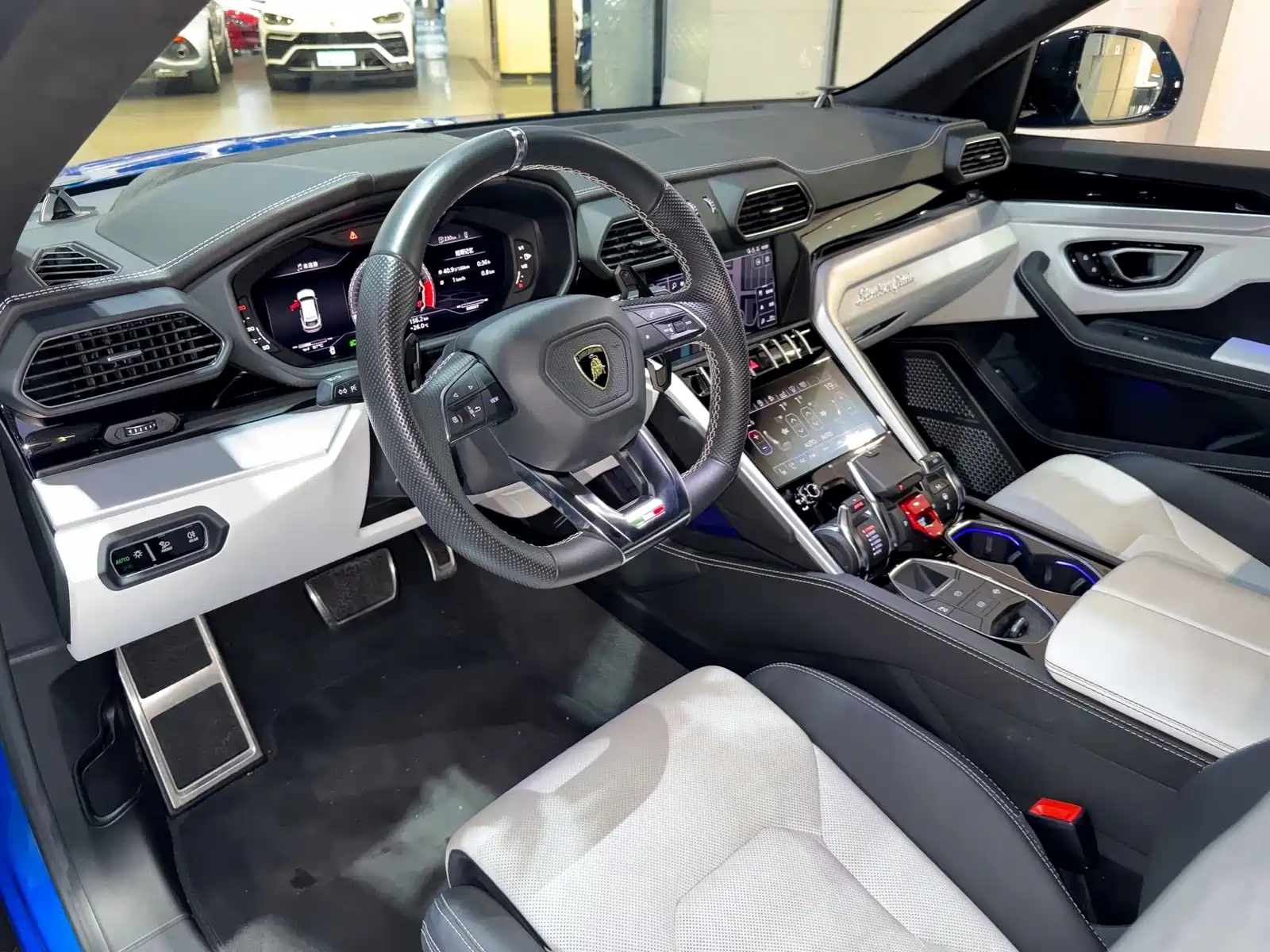 Фото 6 - Lamborghini Urus