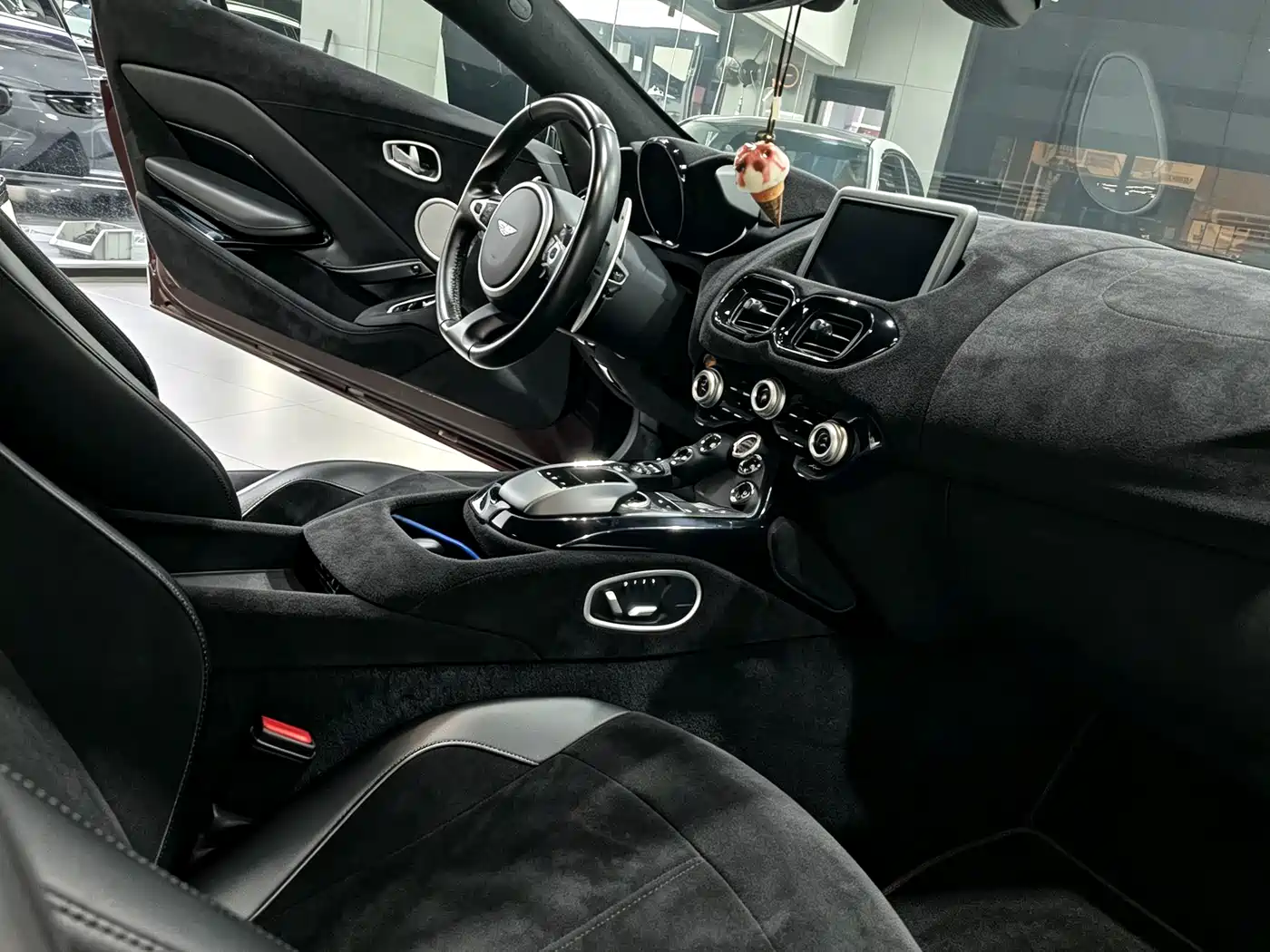 Aston Martin V8 Vantage 2019 2018 4.0T V8 Coupe