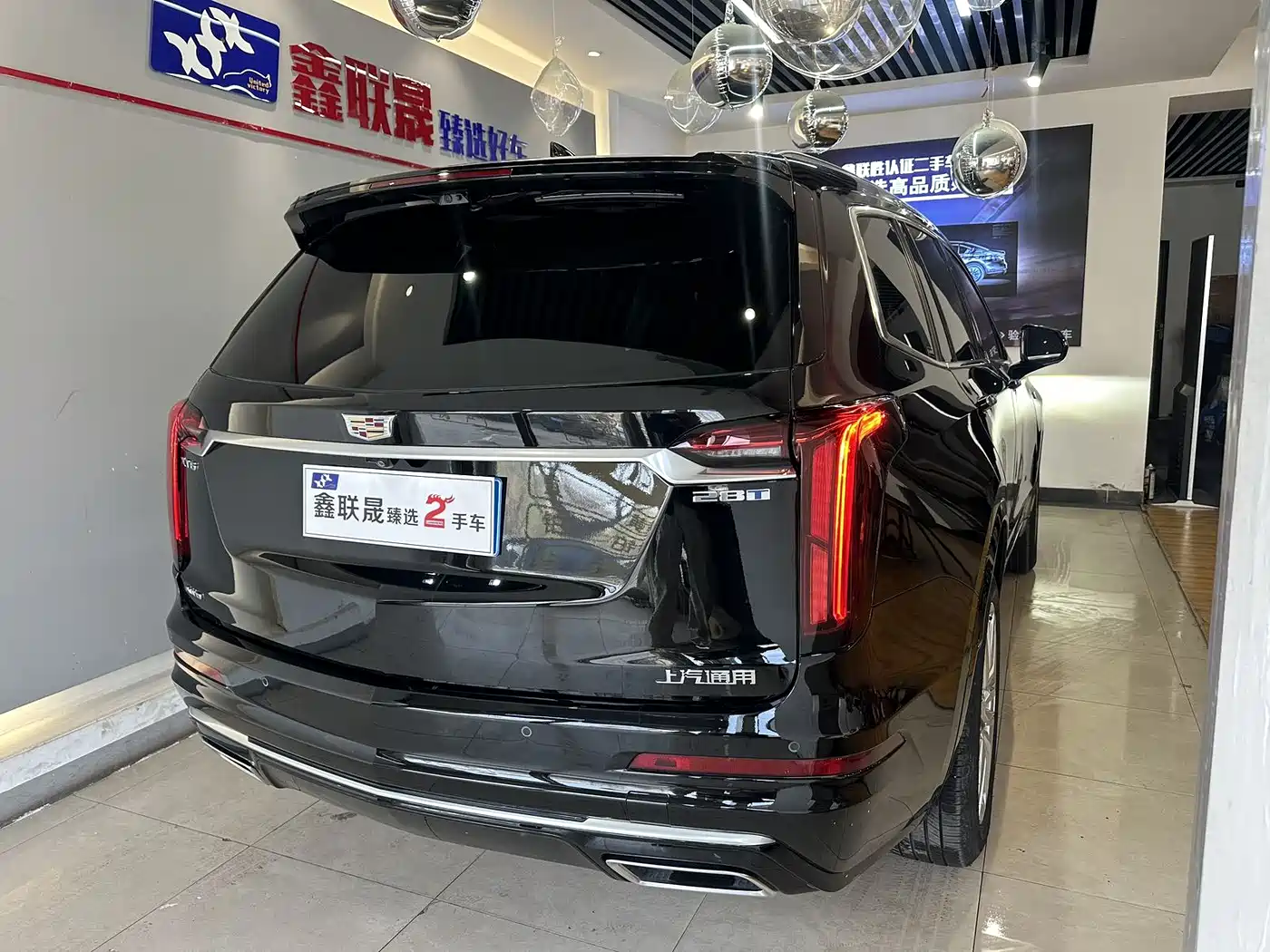 CADILLAC XT6