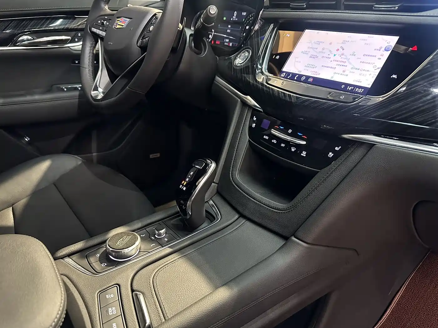 CADILLAC XT6