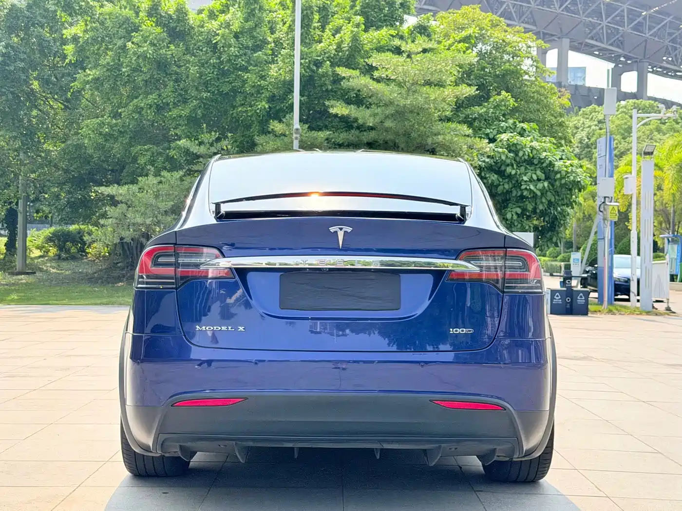 TESLA MODEL X