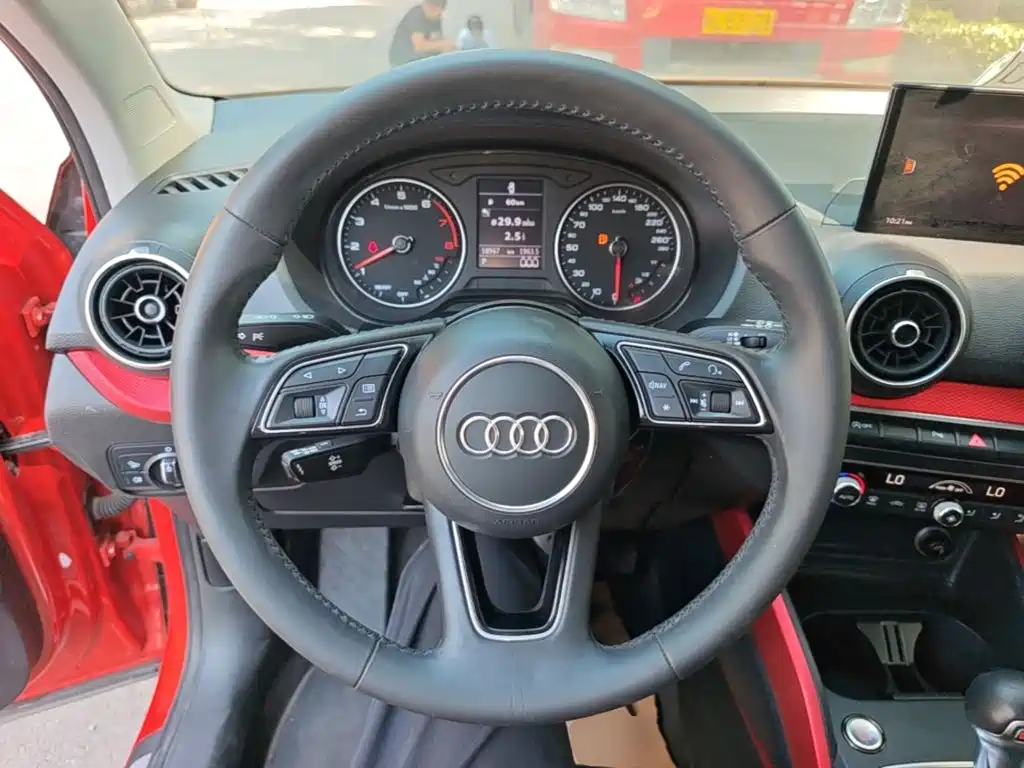 Photo 11 - Audi Q2L