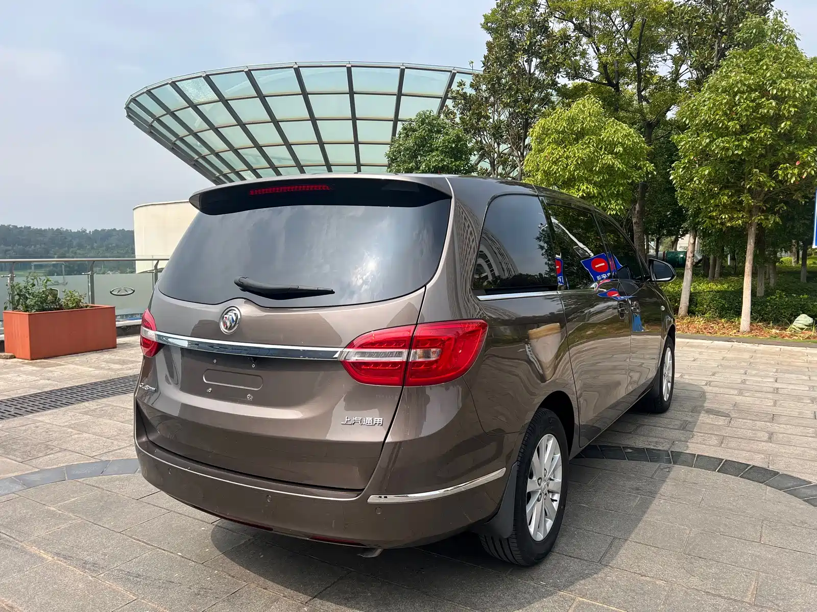 Photo 15 - Buick GL8