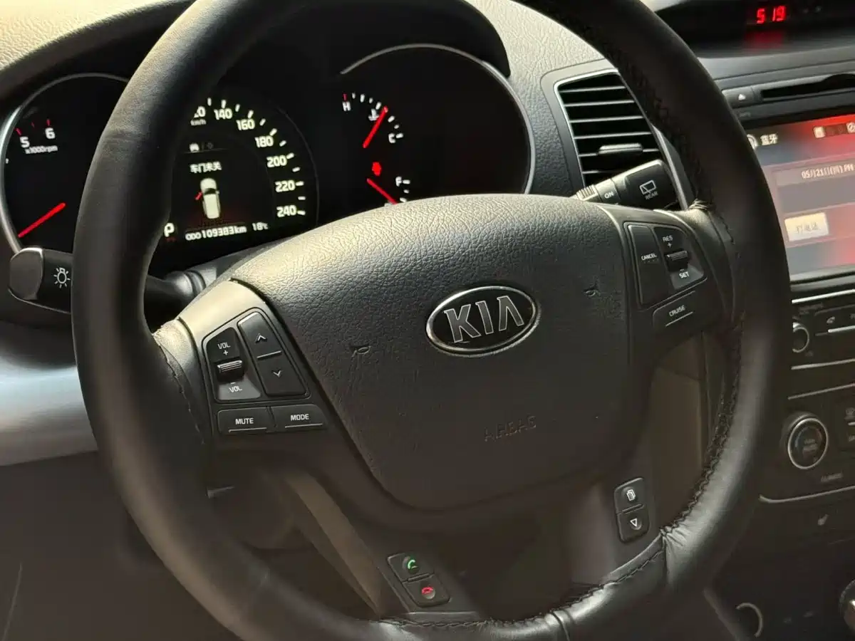 Kia Sorento 2013 2.2T 5-seat Diesel Luxury Edition фото 3