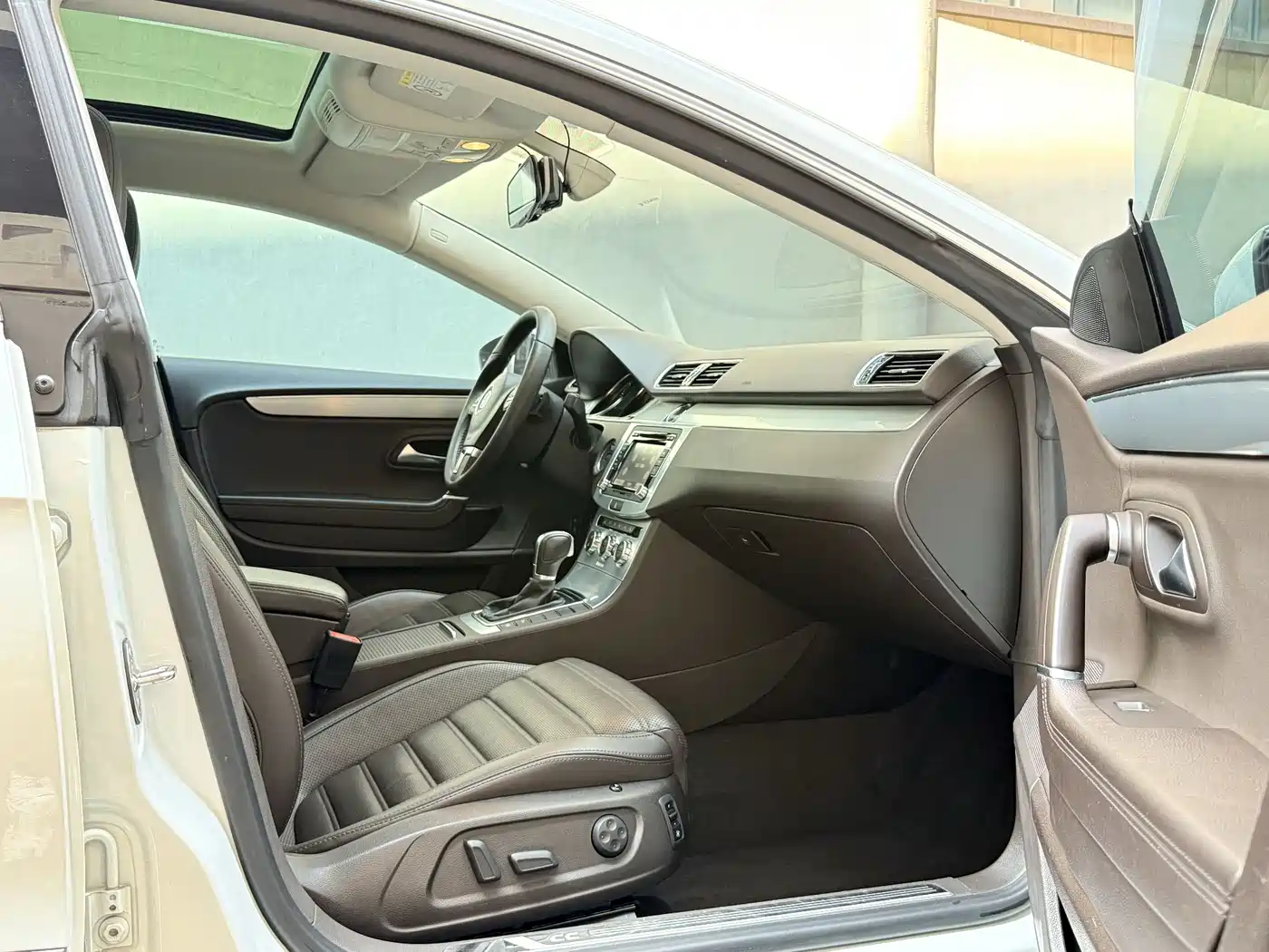 Volkswagen FAW-Volkswagen CC 2016 Model 1.8TSI Luxury фото 9