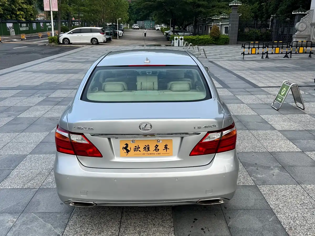 Фото 3 - Lexus LS