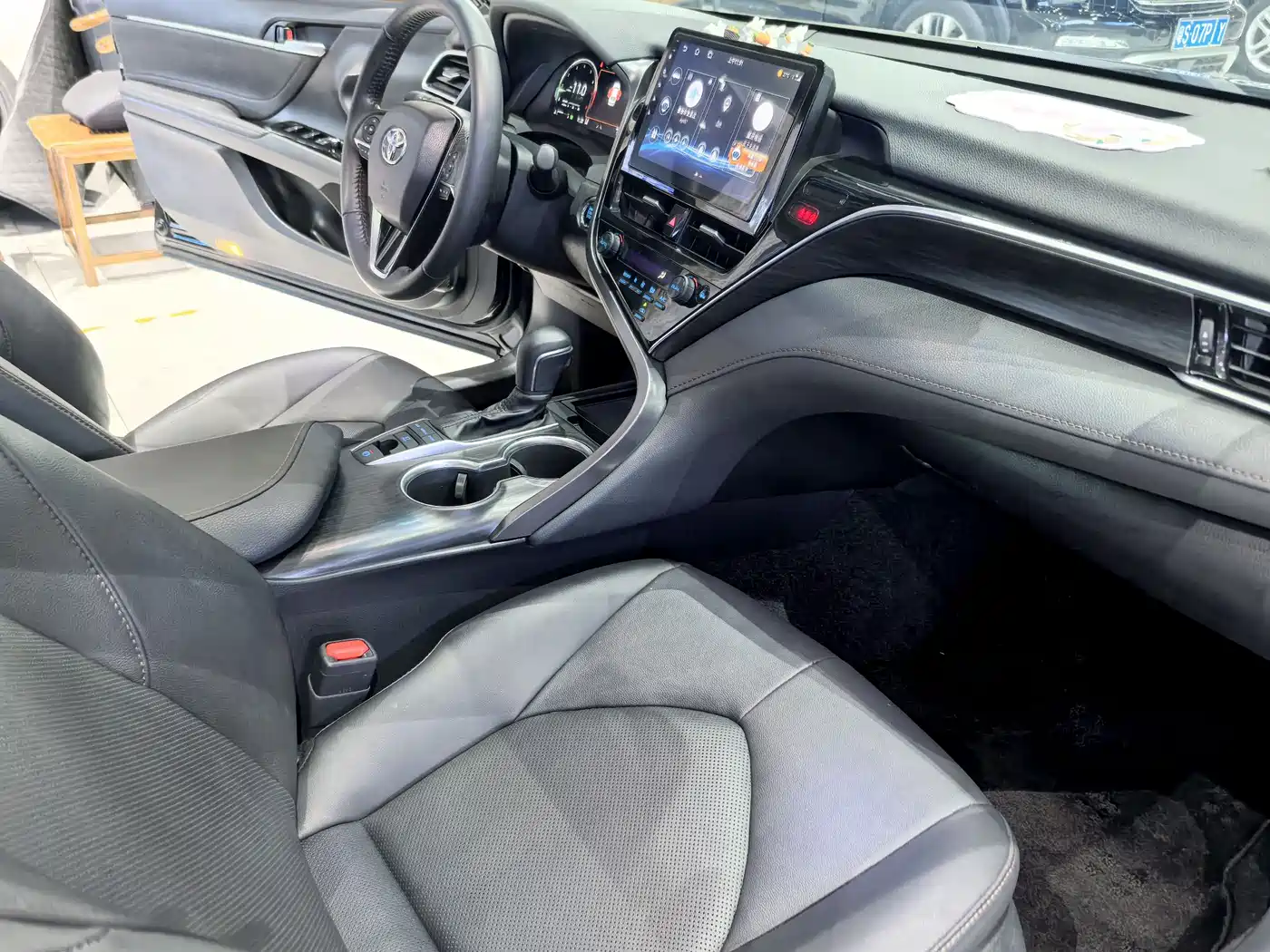 Toyota Camry 2021 2.5G Luxury Edition фото 13