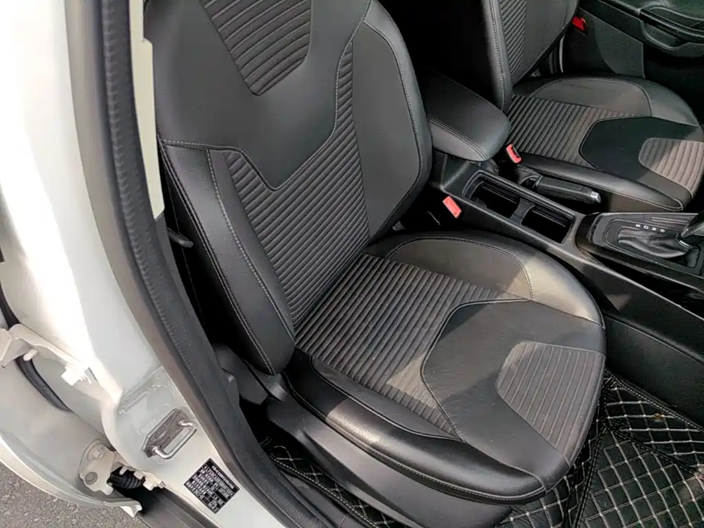 Фото 25 - Ford Focus