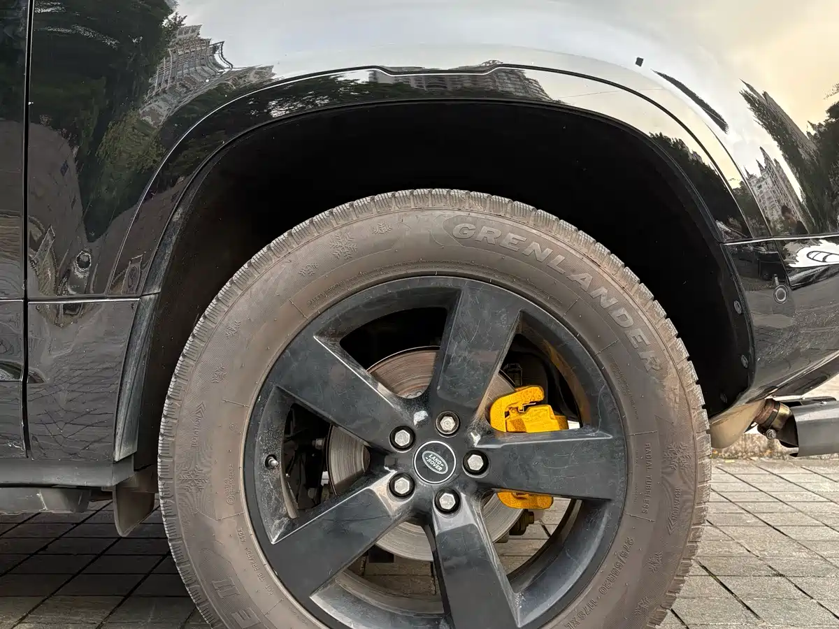 Фото 7 - Land Rover Defender