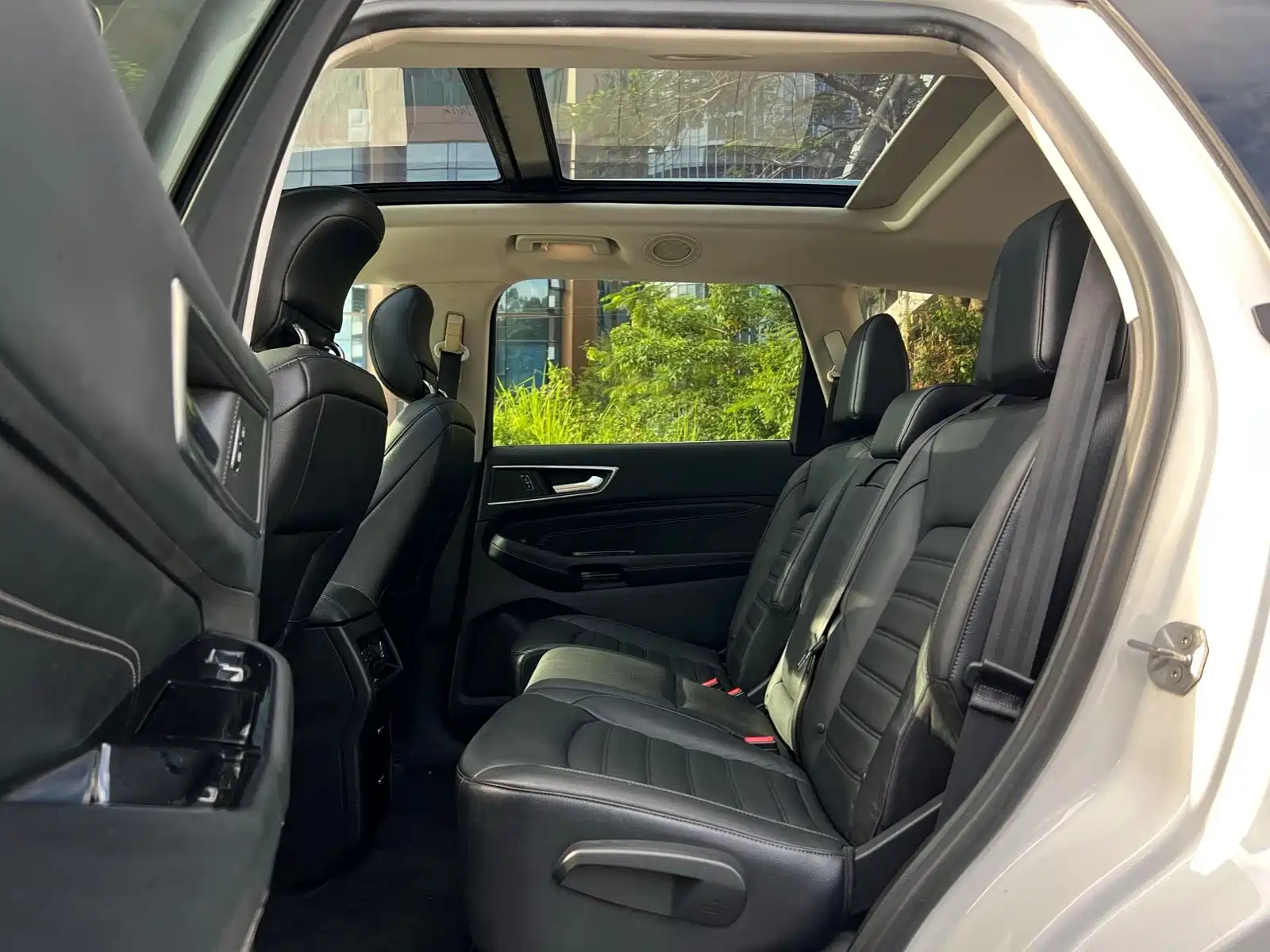 Фото 13 - Ford Edge