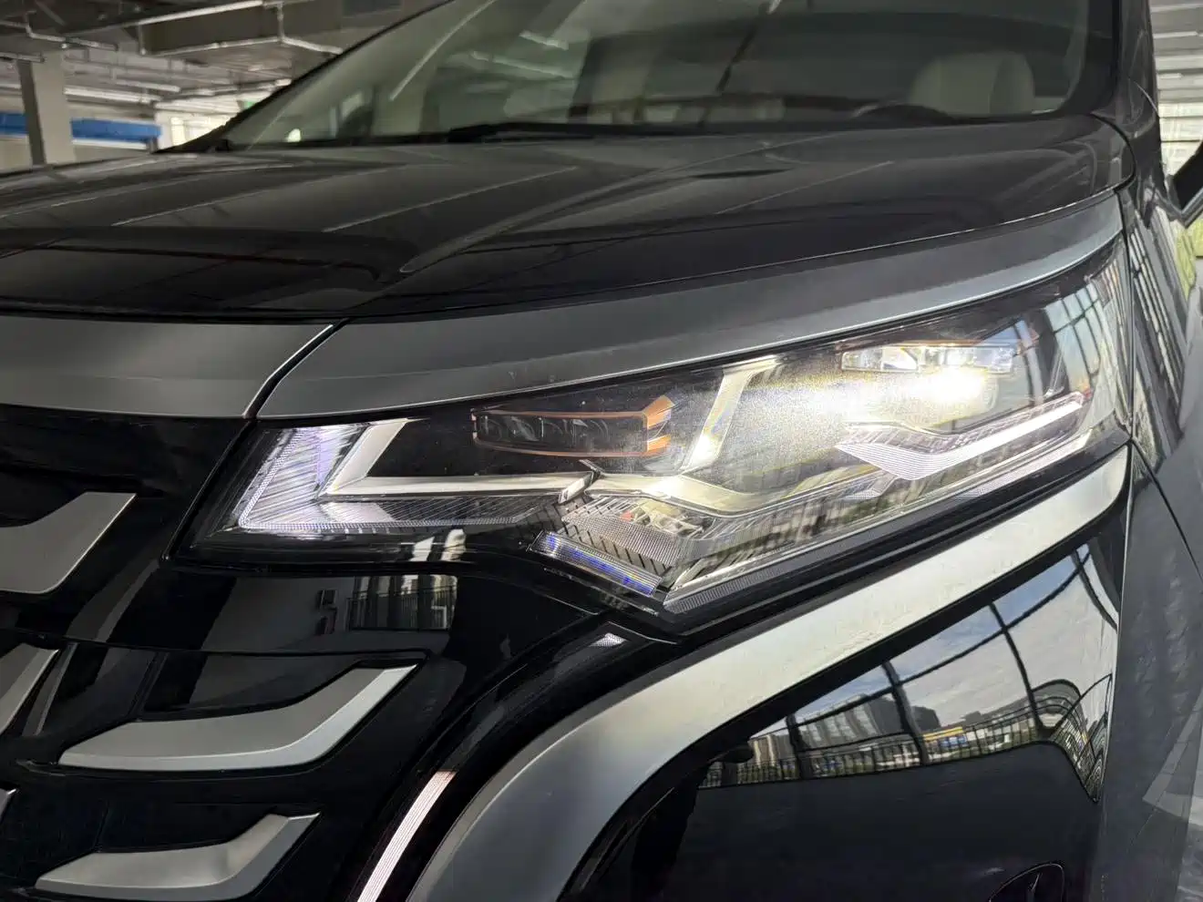 Denza D9 2025 2025 Model DM-i Smart Drive Edition 1020 AWD Flagship