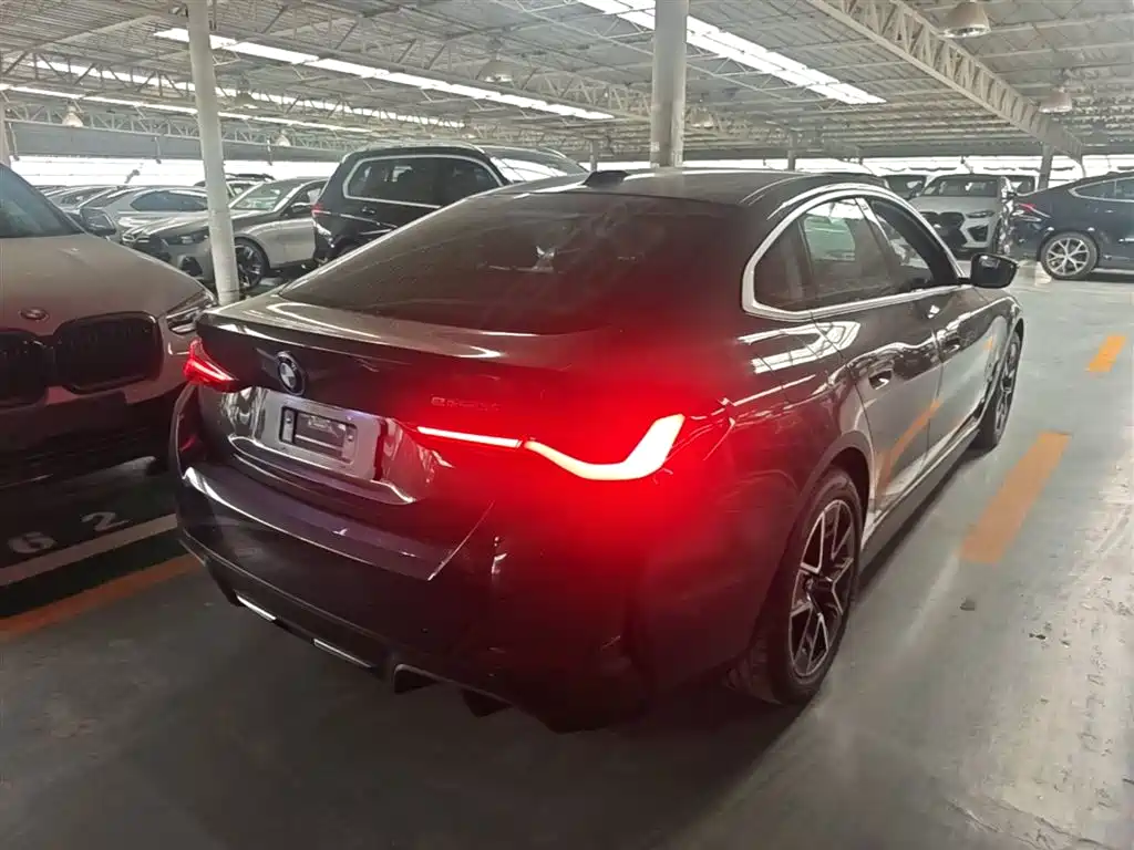 BMW i4 2023 eDrive35 фото 11