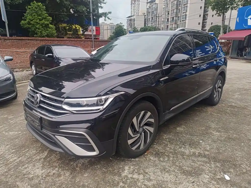 Фото 1 - Volkswagen Tiguan L