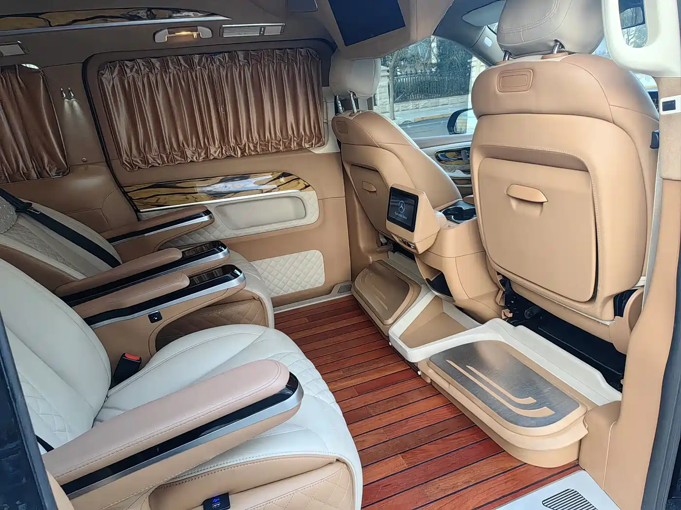 Mercedes-Benz V-Class 2018 V 260 L Premium Long Wheelbase Edition China VI фото 13