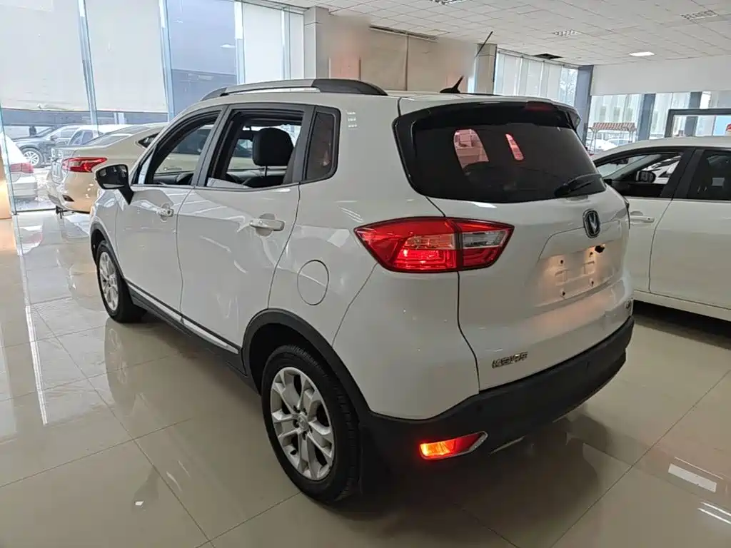Фото 5 - Changan CS15