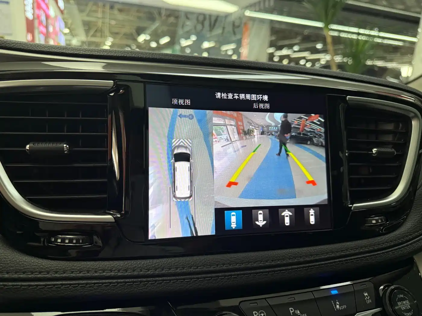 Chrysler Grand Voyager (Import) 2017 3.6L Premium Edition фото 26
