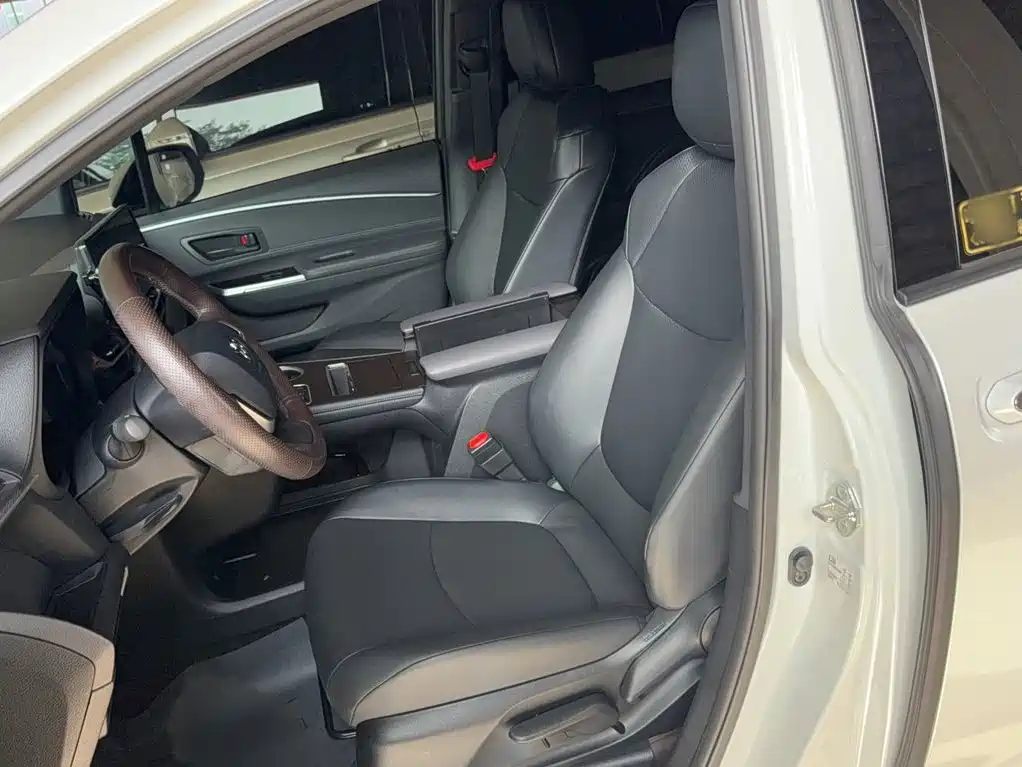 Фото 7 - Toyota Granvia