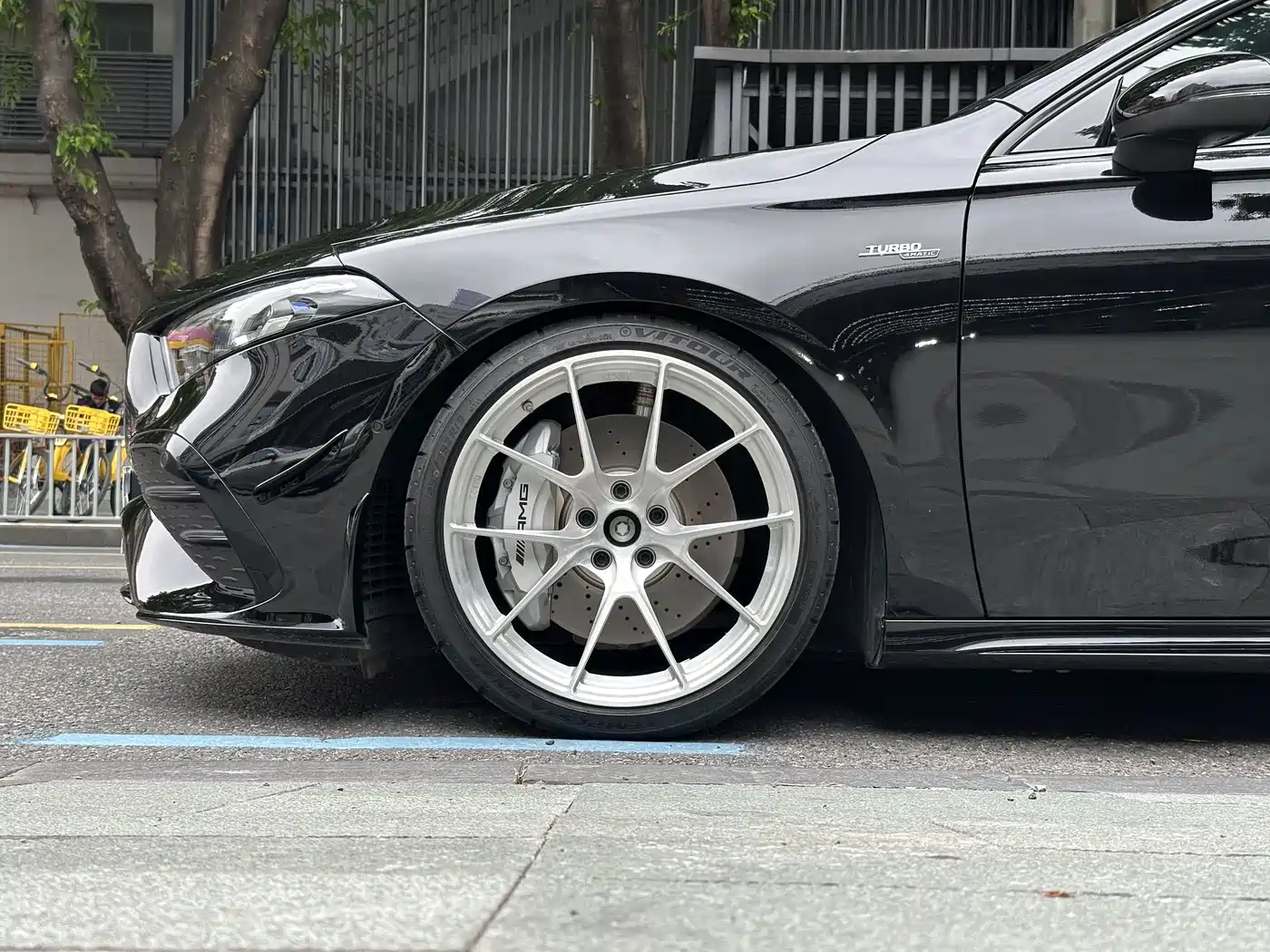 Mercedes-Benz A-Class AMG 2025 AMG A 35 L 4MATIC фото 12