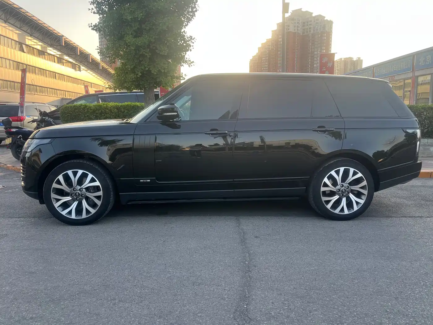 Land Rover Range Rover 2019 3.0 SC V6 Heritage Extended Edition фото 13