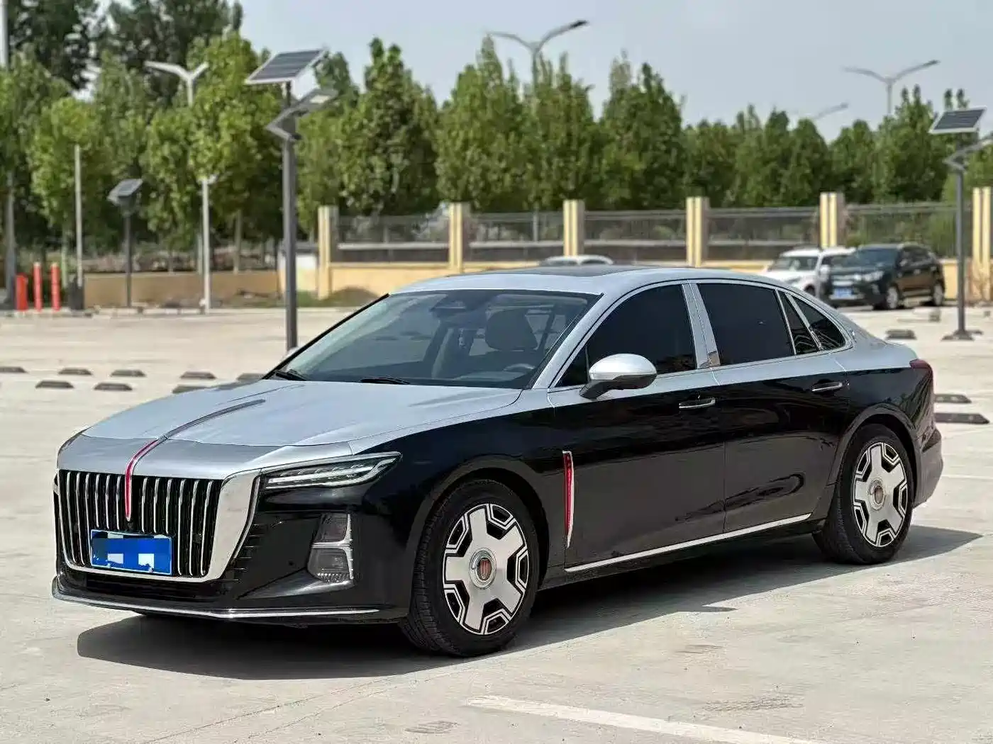 Hongqi H5 2024 2.0T Automatic Smart Connect Flag Smooth Edition