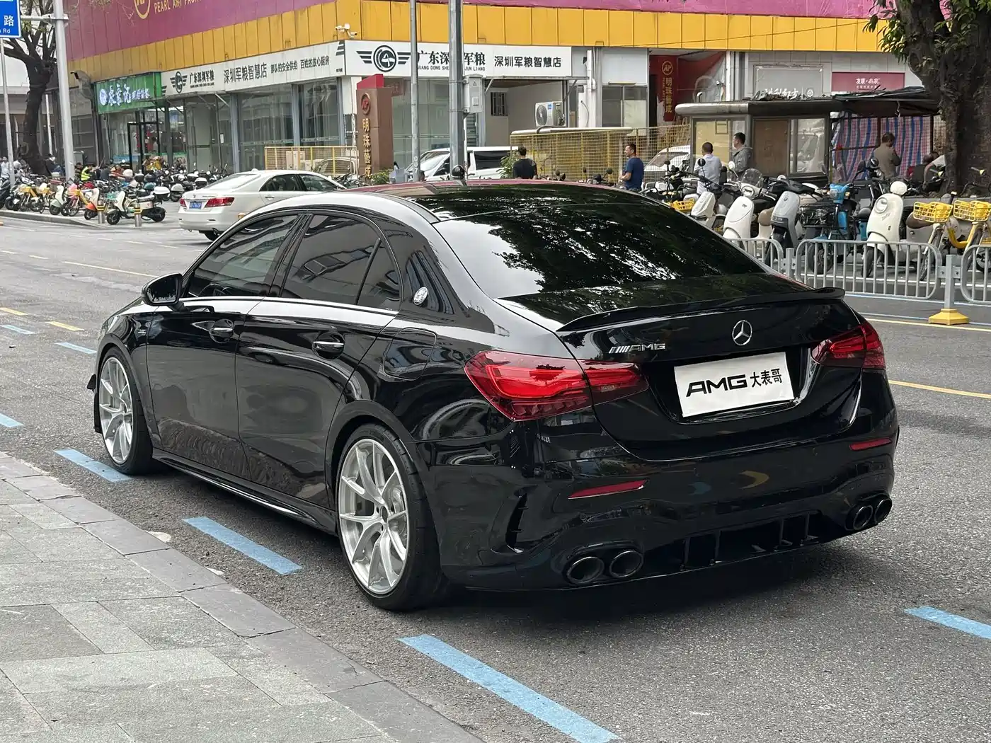 Mercedes-Benz A-Class AMG 2025 AMG A 35 L 4MATIC фото 13