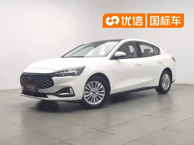 Ford Focus 2021 Sedan EcoBoost 180 Auto Trend — фото 1